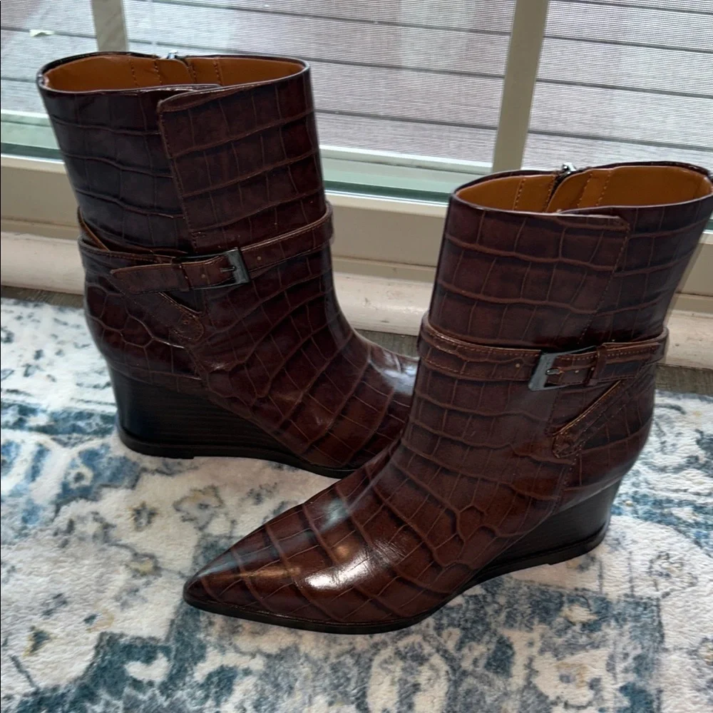 NEW Franco Sarto Elegant Brown Crocodile Pattern Wedge Ankle Boots Size 8 - Picture 2 of 9